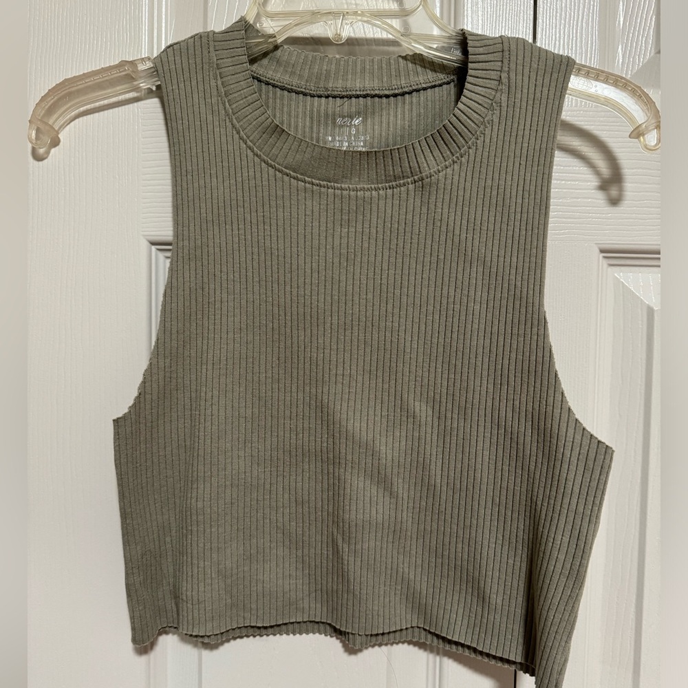 NWT cropped AE sleeveless top size L